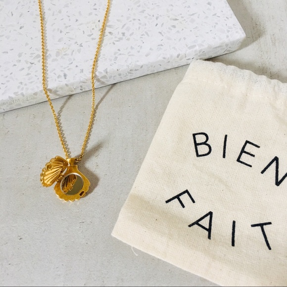 Madewell Jewelry - MADEWELL Clamshell Locket Necklace